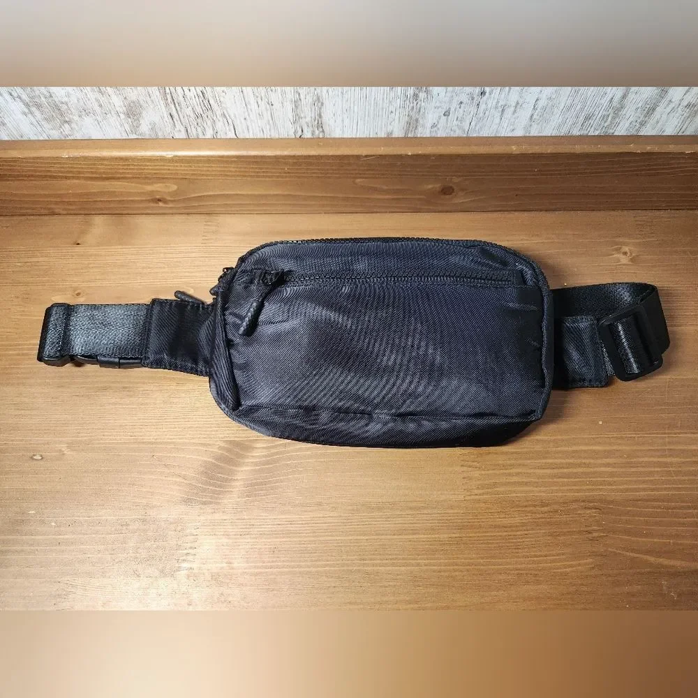 Classic Black Crossbody Fanny Hip Travel Bag Pockets Zipper Card Slots Like New